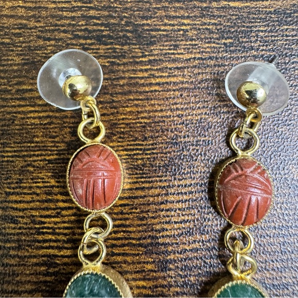 Carved Scarab Beetle Earrings Green and Red Chalcedony Gold Tone Dangle Posts - Picture 4 of 8